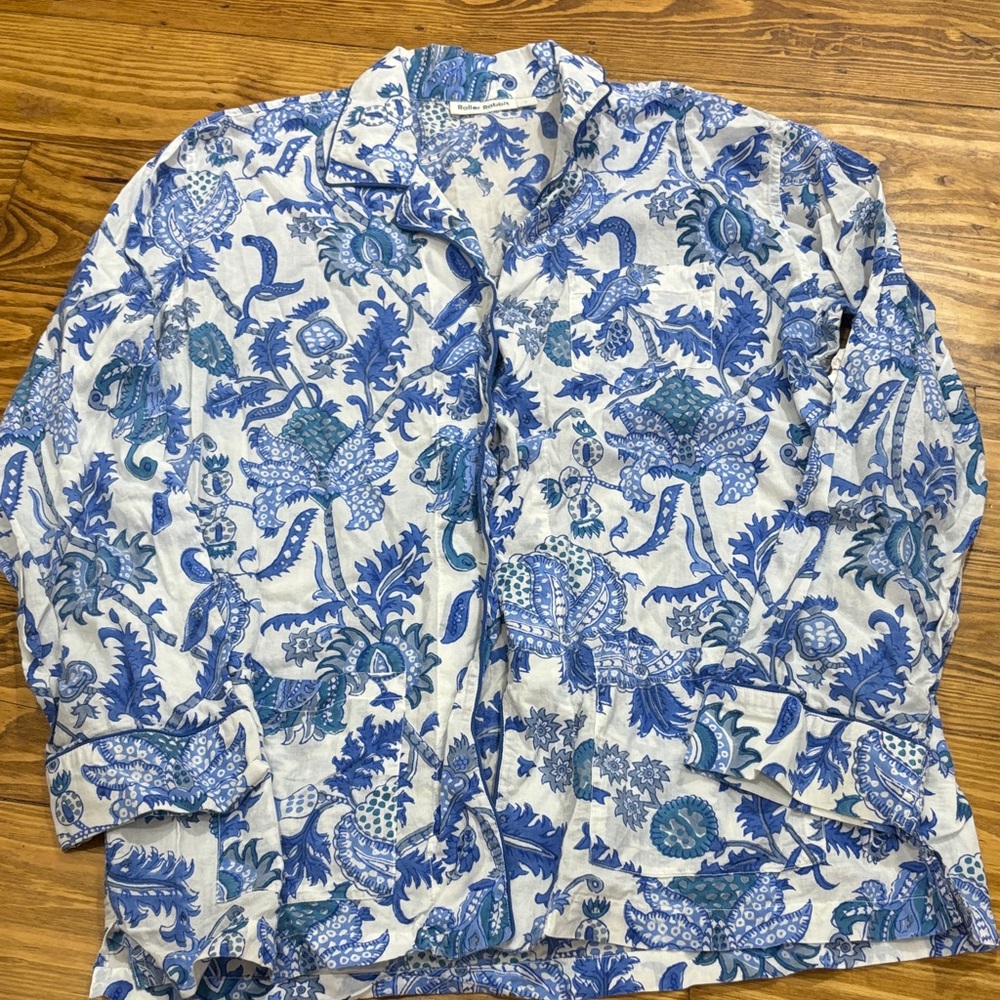 Roller Rabbit 100% Cotton Size Large Amanda Print Blue and White Button Up Top